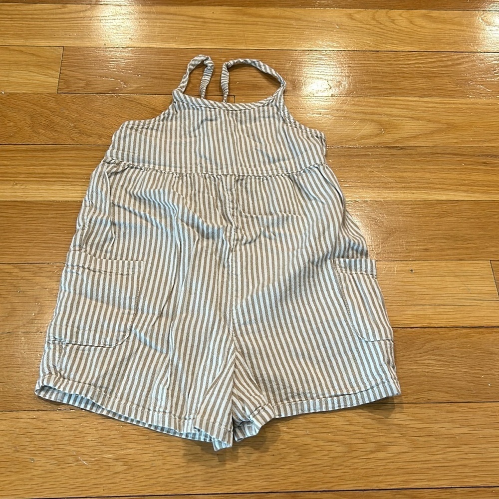 Old navy 4 t girls romper good condition